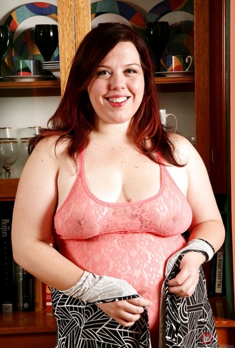 Aged fatty shows off furry armpits before spreading hairy vagina