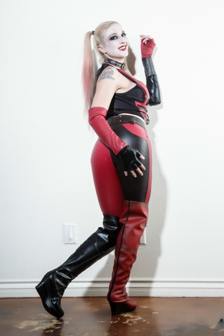Blonde babe in a costume Leya Falcon shows her boobs in a solo show