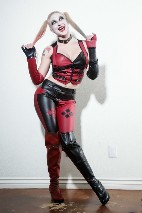 Blonde babe in a costume Leya Falcon shows her boobs in a solo show