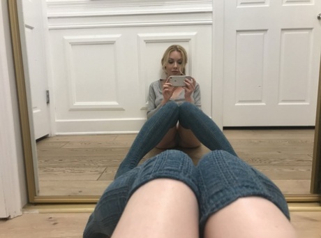 Beutiful blonde babe with sexy legs Kayden Kross flaunts her big nips and tits