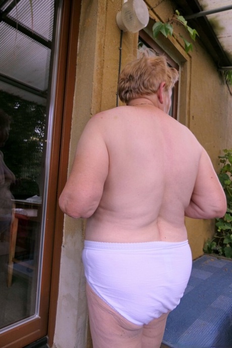 Granny Oma Geil washes her saggy tits and mature holes before getting dressed