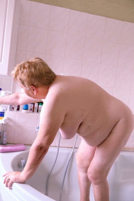 Granny Oma Geil washes her saggy tits and mature holes before getting dressed